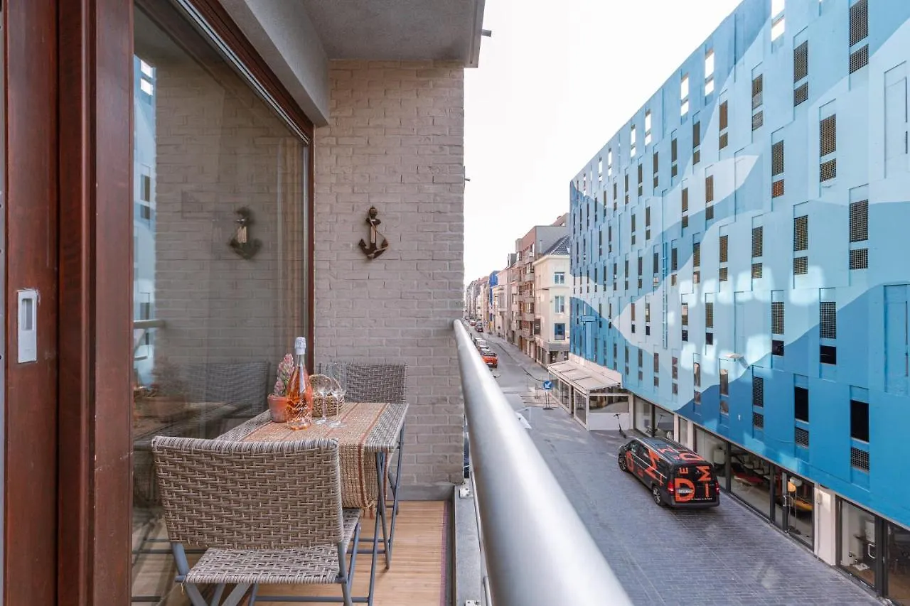 Completely Renovated Studio Located In Ostend contacts