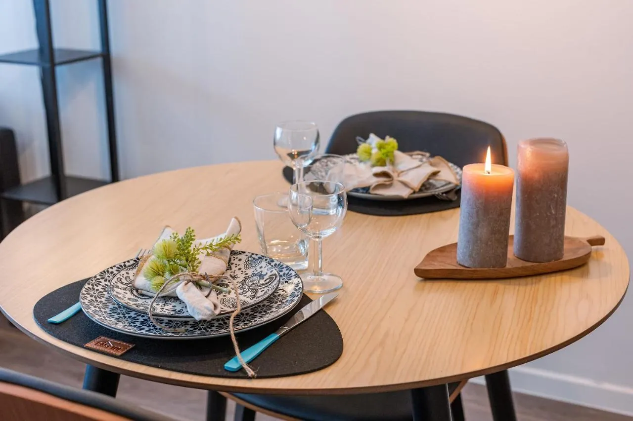 Completely Renovated Studio Located In Ostend Apartment