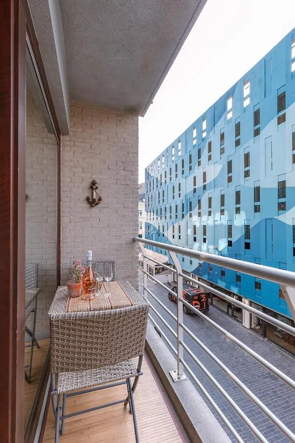 Completely Renovated Studio Located In Ostend Apartment